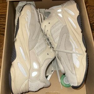 adidas yeezy boost 700